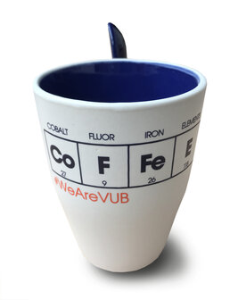 Koffiemok wit/blauw met lepeltje &#039;Co | F | FE | E&#039;