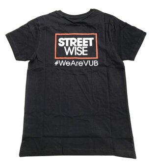 achterzijde zwarte T-shirt met opdruk &#039;Street wise&#039; en &#039;#WeAreVUB&#039;