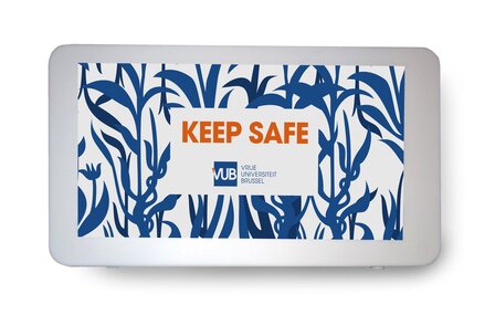 Opbergdoosje voor mondmasker, blauwe bloemen en &#039;keep safe&#039;