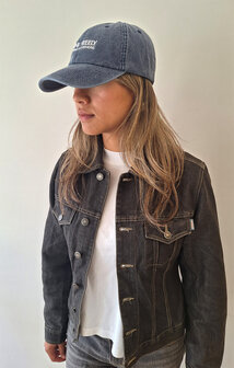 Pet blauw denim met model