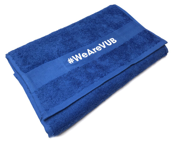 Fitness handdoek blauw met borduursel #WeAreVUB