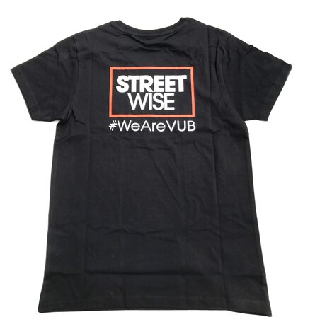 achterzijde zwarte T-shirt met opdruk 'Street wise' en '#WeAreVUB'
