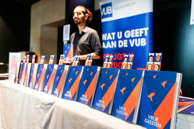 Boek Vrije Geesten op de academische opening 2024