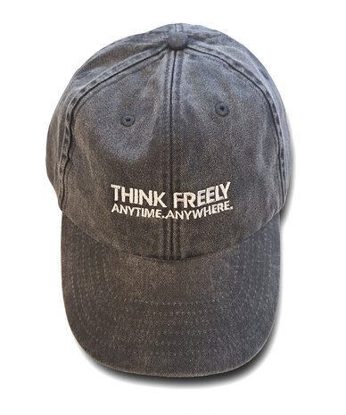 Pet zwart denim met Think Freely