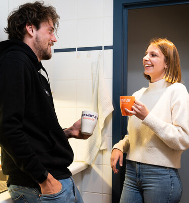Coffee mug with spoon 'De wereld heeft je nodig'